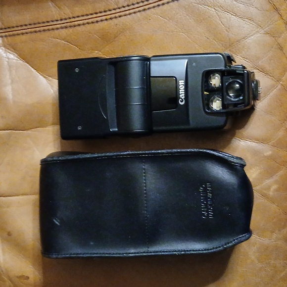 Canon Speedlite 550EX FlASH! W CASE. EXCELLENT CONDITION!! - Picture 2 of 2